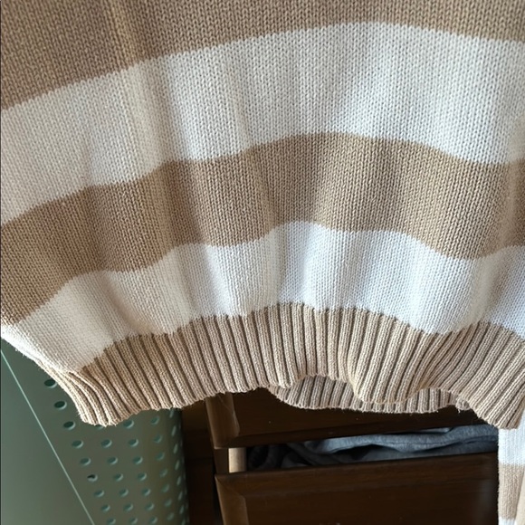 Cream and Tan V-Neck Sweater with Relaxed Fit - Picture 4 of 5